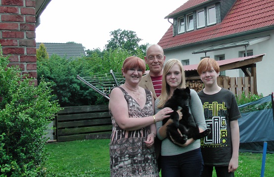 Amy mit neuer Familie